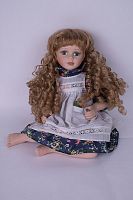 Кукла фарфоровая "Девочка в белом передничке" в интернет-магазине todalamoda