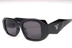 Стильные женские солнцезащитные очки Prada в черной оправе