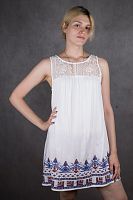 Платье белое с цветным орнаментом Entro, размер 50 в интернет-магазине todalamoda