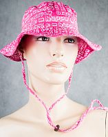 Шляпка розовая с надписями в интернет-магазине todalamoda