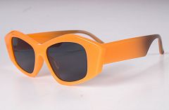 Стильные женские солнцезащитные очки в оранжевой оправе цвета